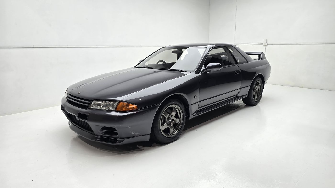 Nissan Skyline R32 GT-R in gunmetal, front three-quarter