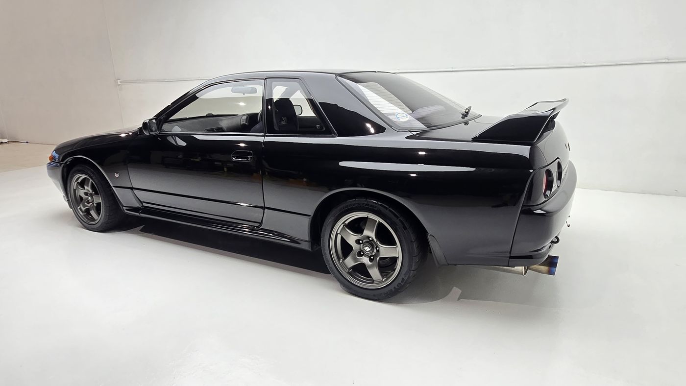 Nissan Skyline R32 GT-R in black, rear three-quarter